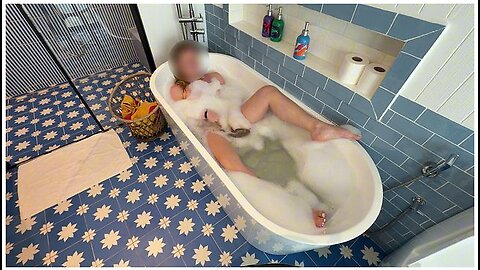 Sexy Blonde Babe Was Masturbating In The Bathtub!