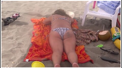 Seeing Big Cocks On The Beach, I Cant Resist And I Masturbate. I Need To Fuck
