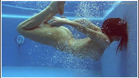Juicy Russian Babe In The Pool
