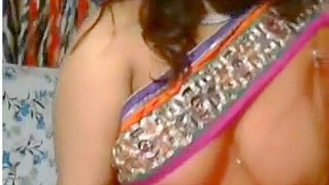 Horny Desi Aunt on webcam